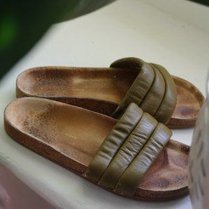 Beatrice Valenzuela Slides